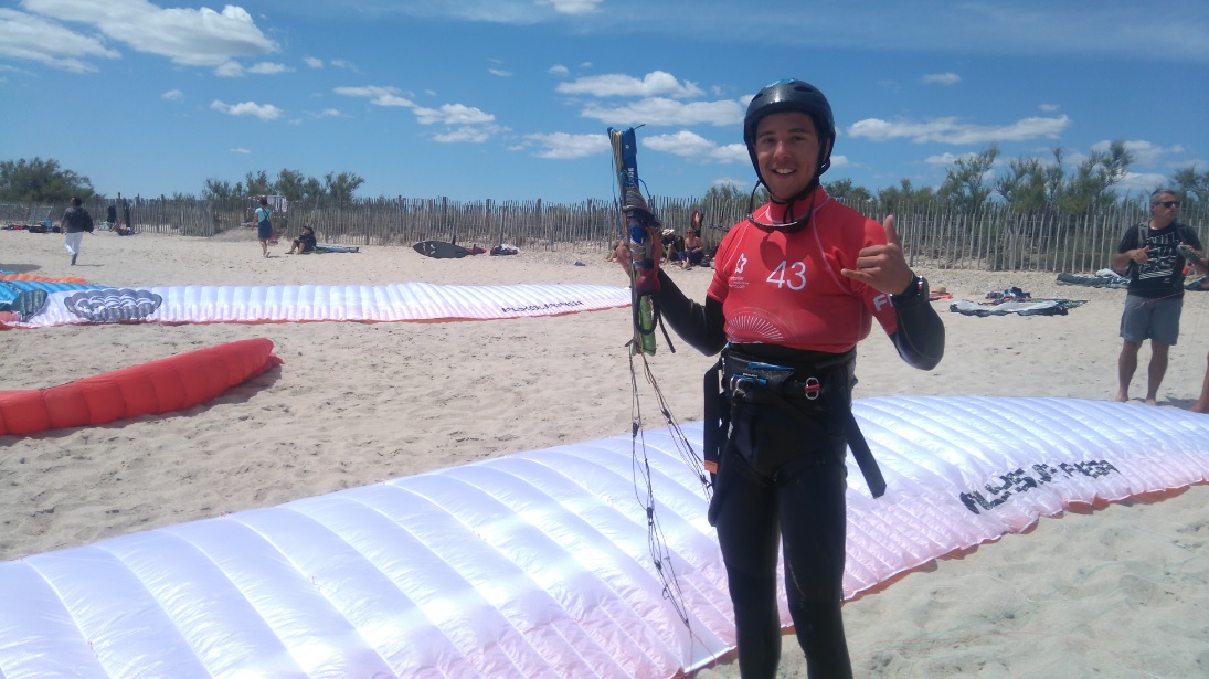 thomas avec la flysurfer sonic 3 et barre universelle de race foil